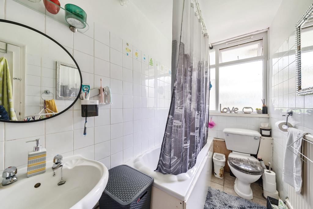 Property photo 2 of 10 Bathroom
