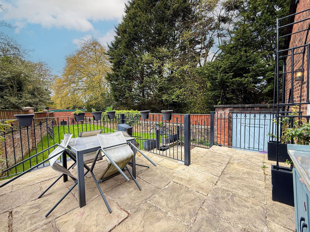 Property photo 3 of 25