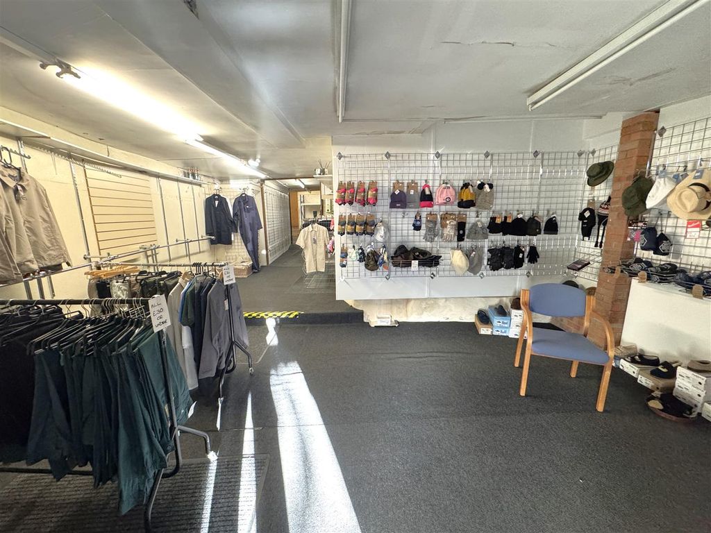 Property photo 3 of 28