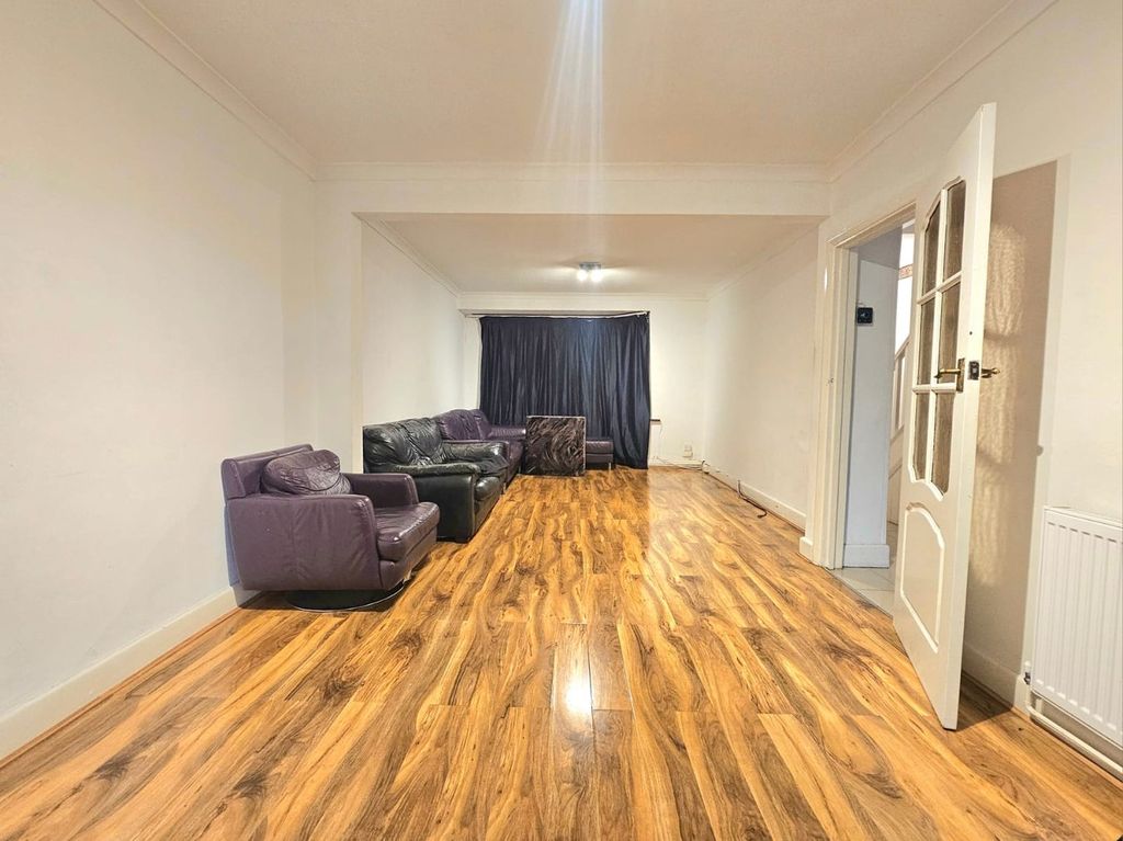 Property photo 2 of 12 Lounge