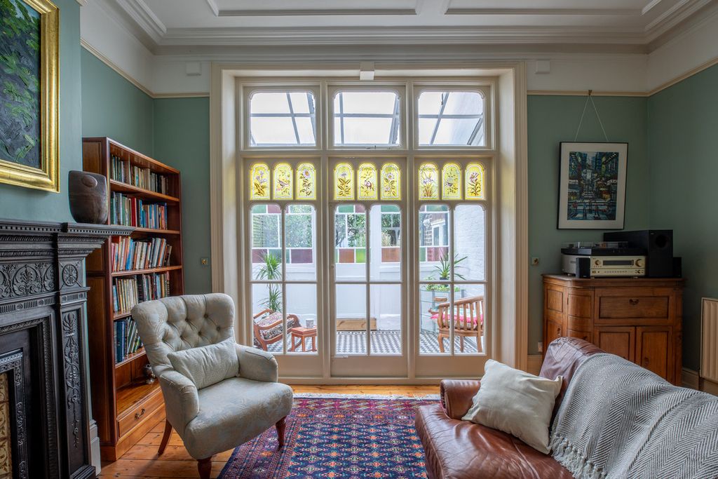 Property photo 3 of 27