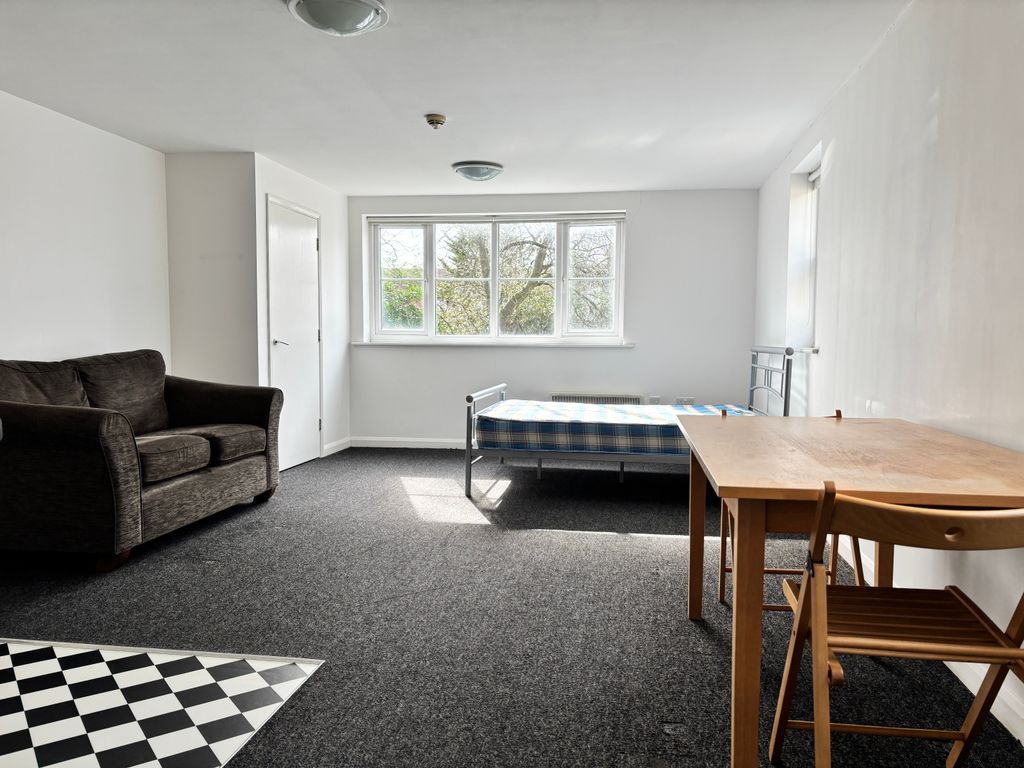 Property photo 3 of 10 Lounge