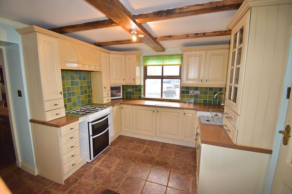 Property photo 3 of 14 Kitchen