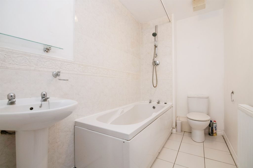 Property photo 3 of 12