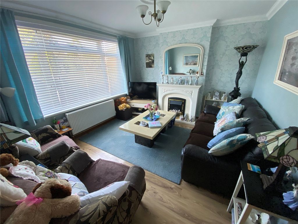 Property photo 2 of 28 Picture No. 15