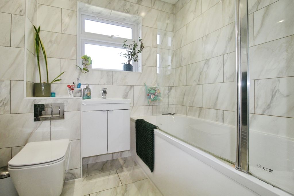 Property photo 3 of 30 Bathroom