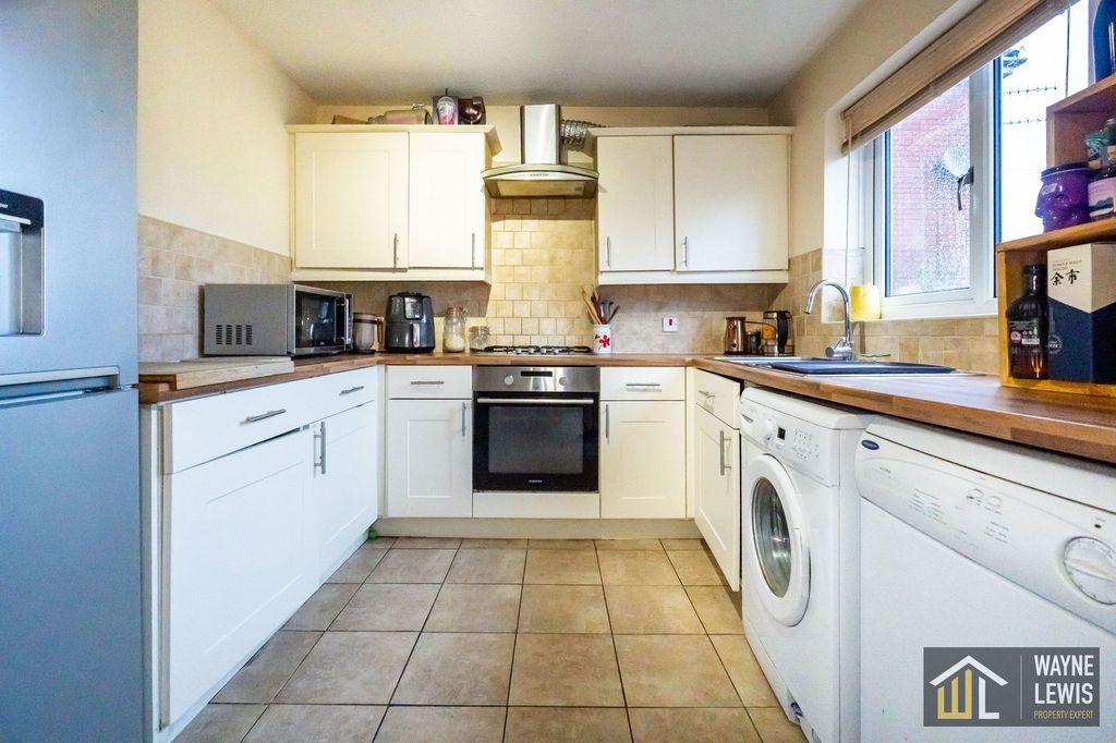 Property photo 3 of 22