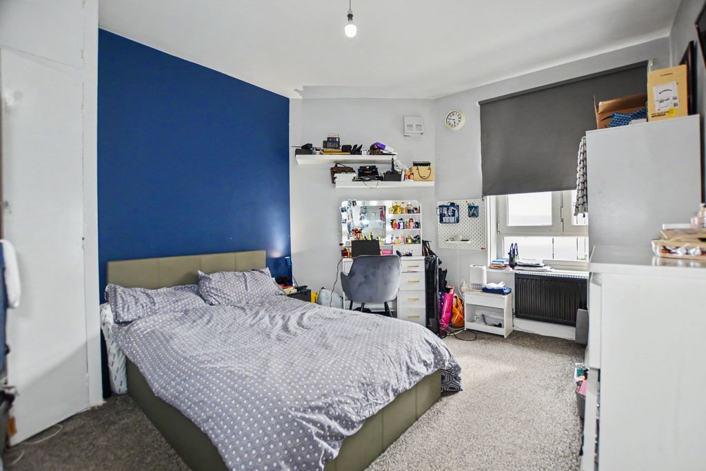 Property photo 3 of 16 Flat 44 Acworth House, Barnfield Road, Woolwich, London Se18 3Tp