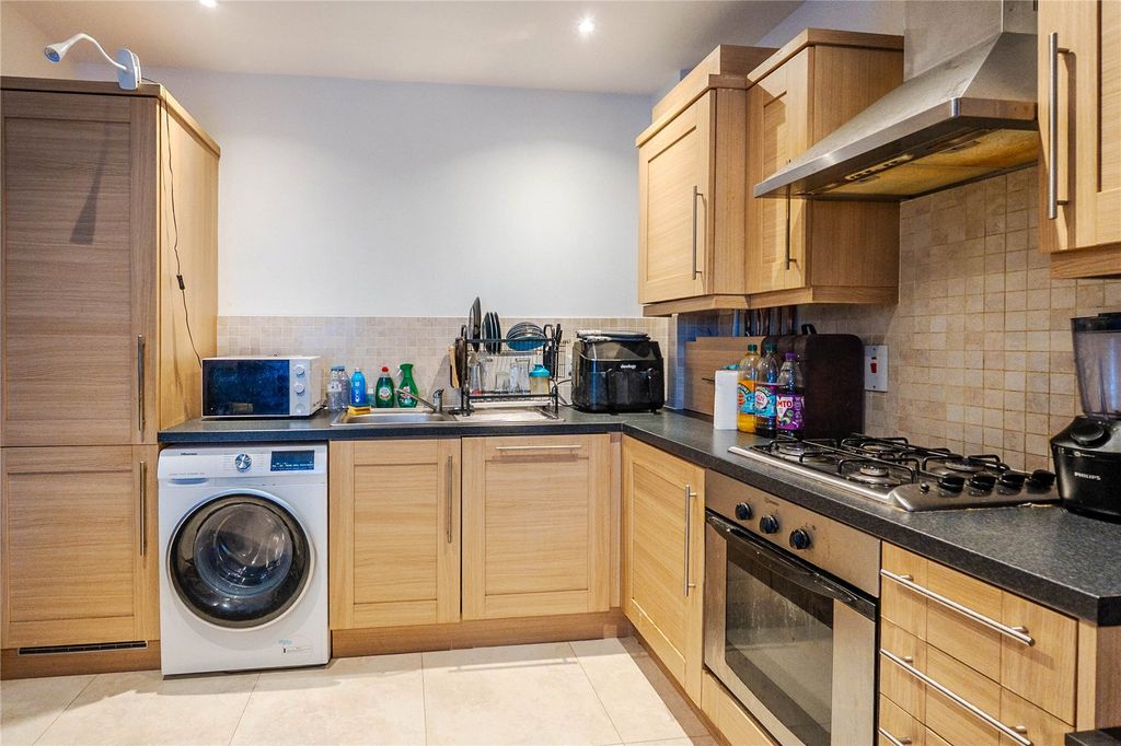 Property photo 3 of 11 Picture No. 12