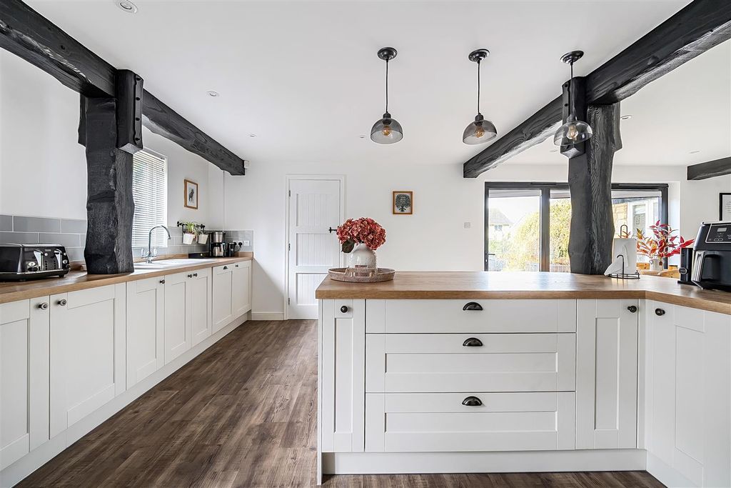 Property photo 3 of 21 1364429-15-68F7Ba44440B9.Jpg