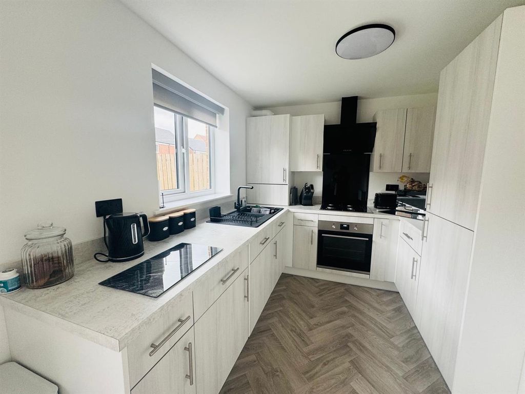 Property photo 2 of 15 Kitchen Diner
