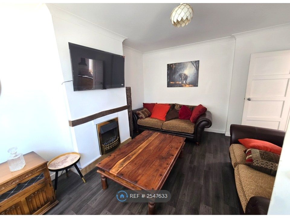 Property photo 1 of 10 Living Room