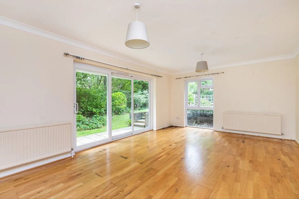 Property photo 3 of 11
