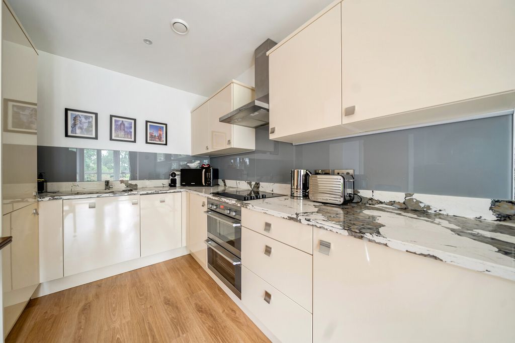 Property photo 1 of 8 1-6A85E5E9c1d81-1...