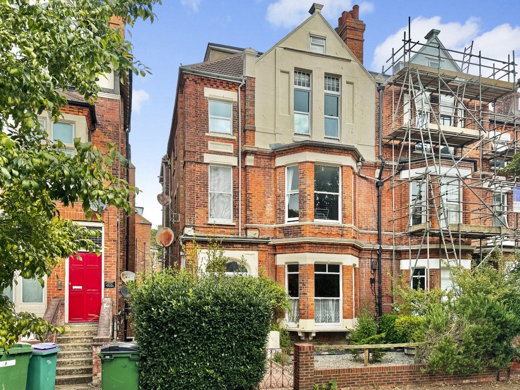 Property photo 1 of 10 Bouverie Road West