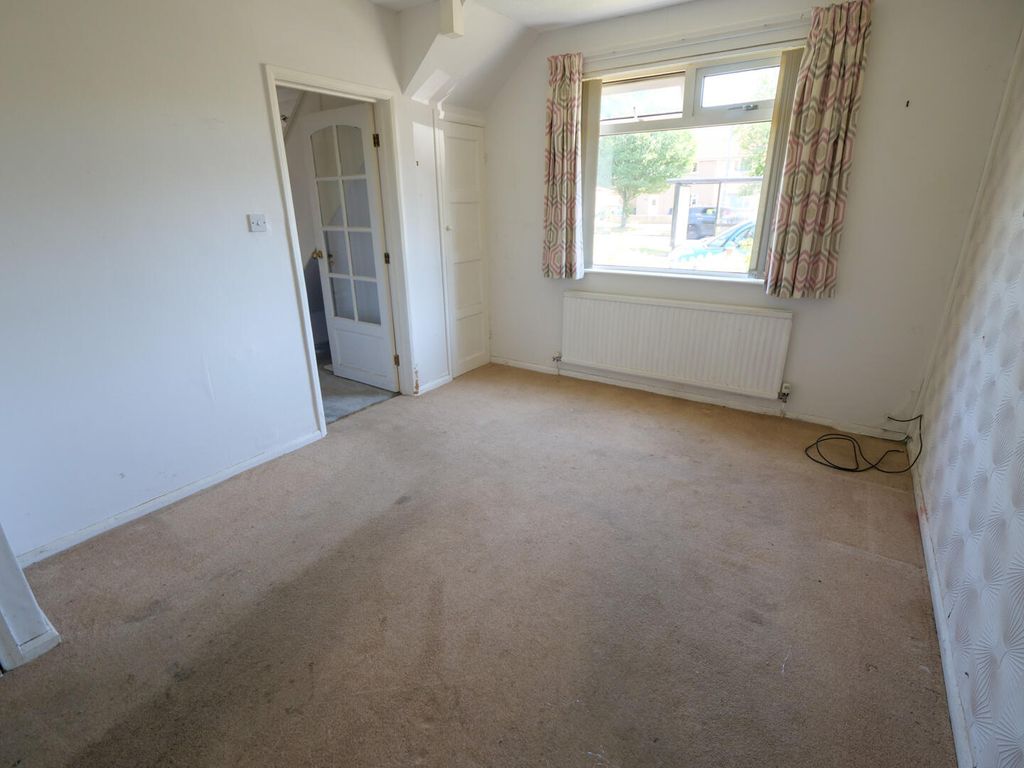 Property photo 3 of 10 Dining Room