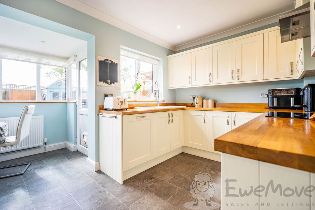 Property photo 3 of 12 Fully-Integrated Kitchen-Diner