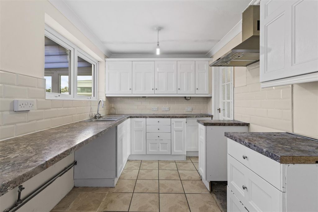 Property photo 2 of 18 Kitchen