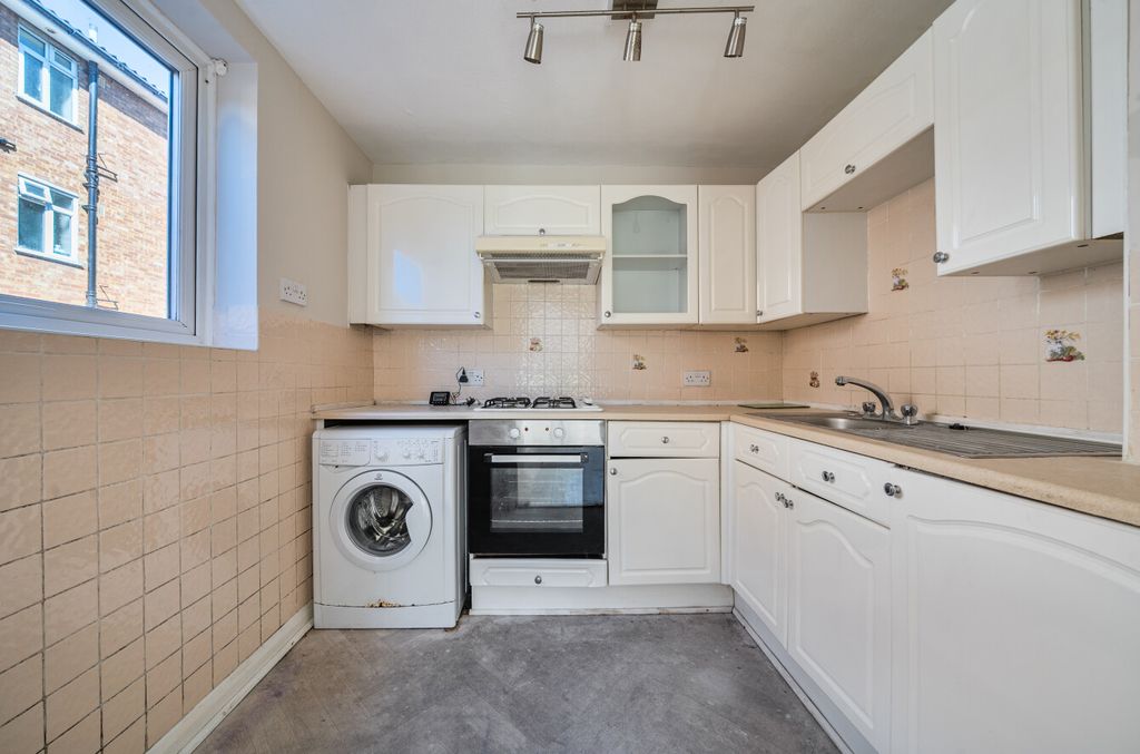 Property photo 3 of 11 Kitchen1