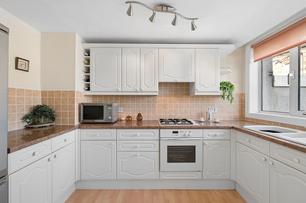 Property photo 2 of 30