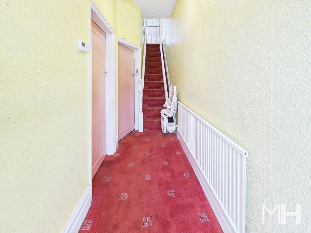 Property photo 2 of 16 Hallway