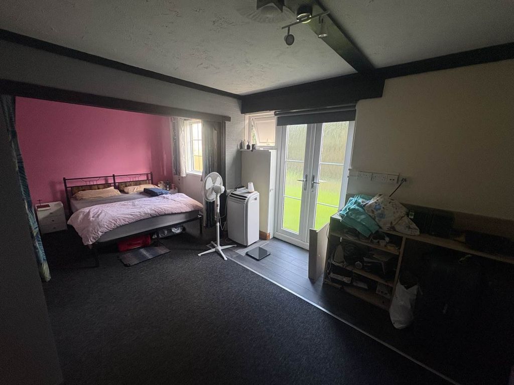 Property photo 3 of 7 Image002