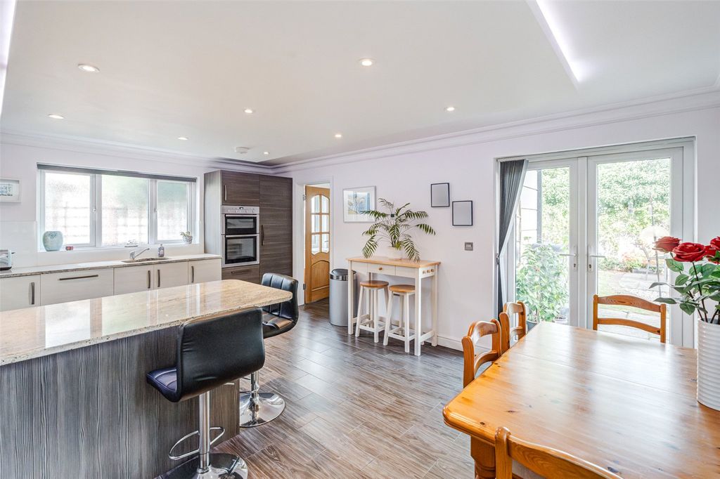 Property photo 2 of 18 Picture No. 54