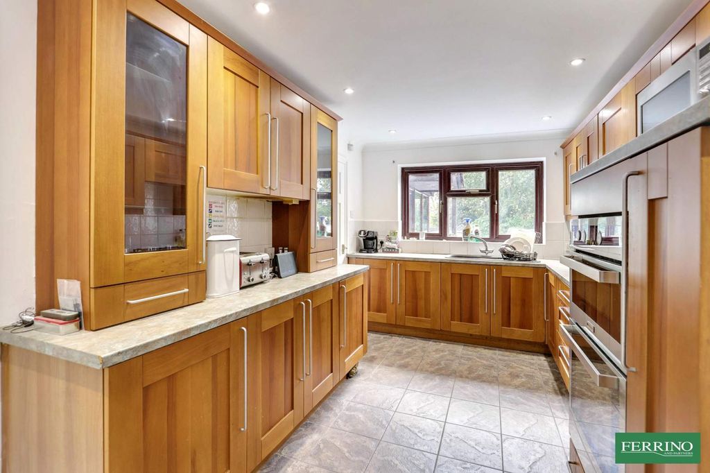 Property photo 3 of 23 Kitchen
