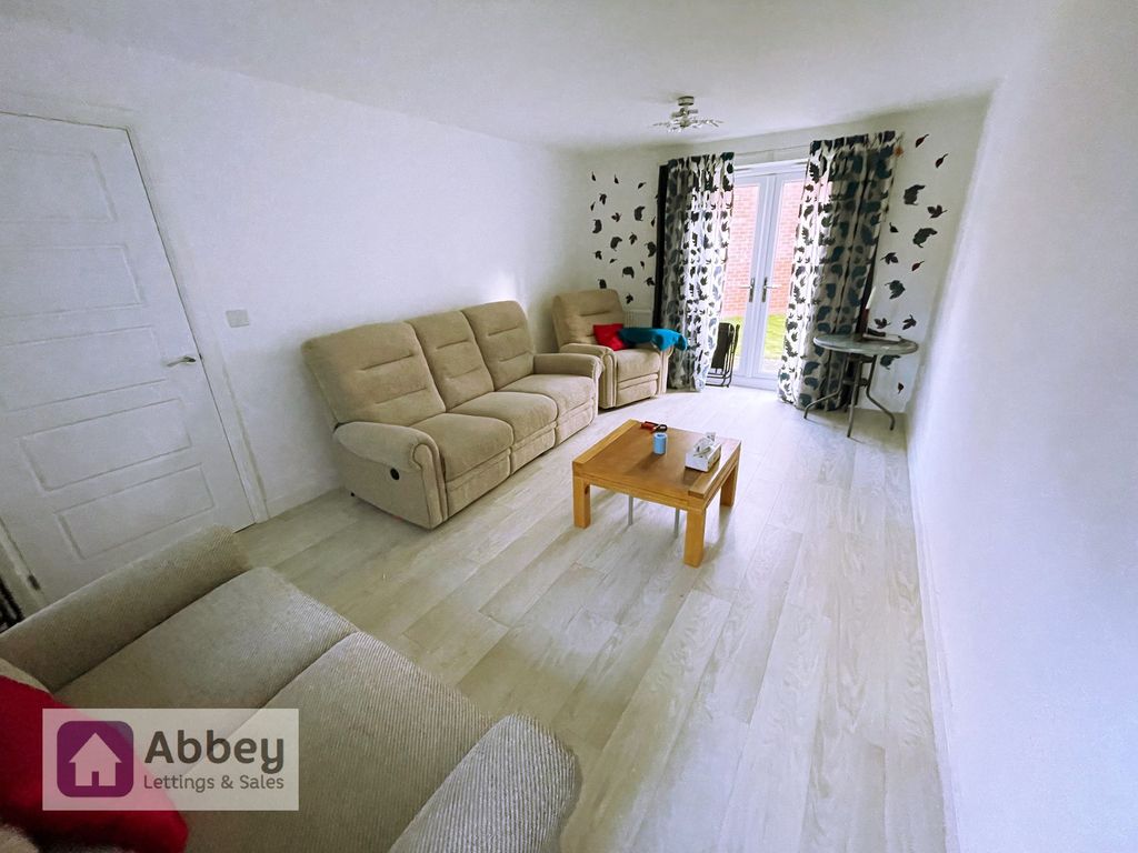 Property photo 3 of 18 Lounge