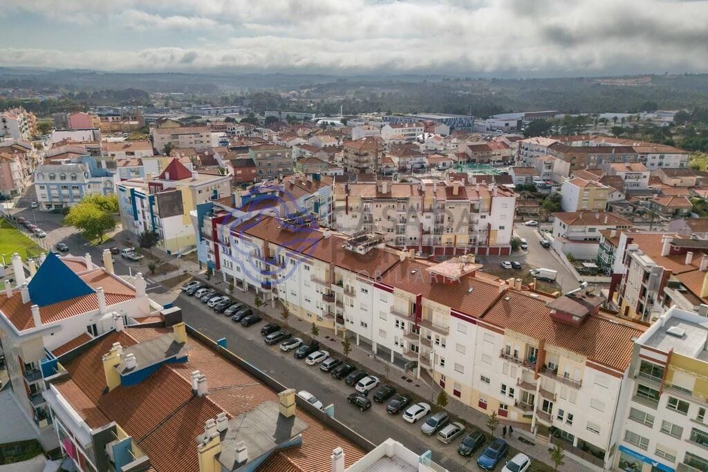 Property photo 1 of 33 ✨ Your One-Of-A-Kind Opportunity: Spacious Two-Room Flat With Enclosed Garage In Caldas Da Rainha ??