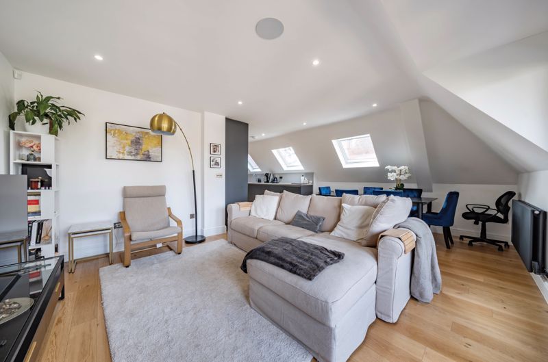 Property photo 1 of 15 Photo 4