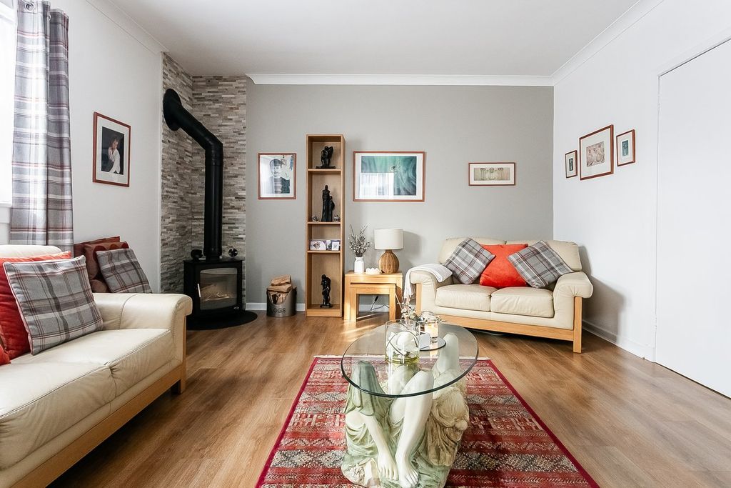 Property photo 3 of 31