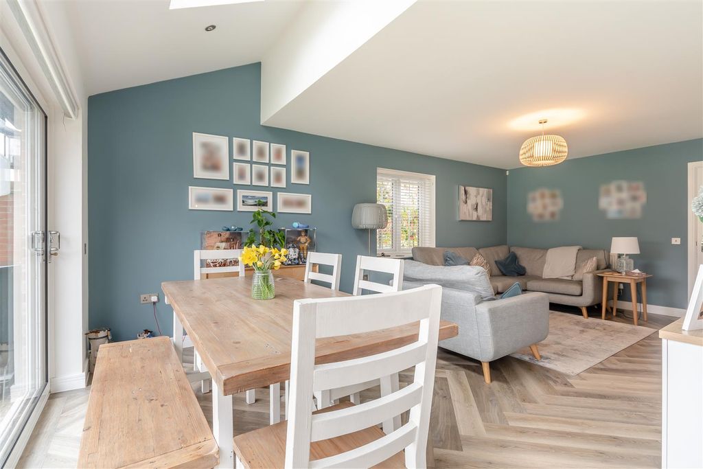 Property photo 3 of 28