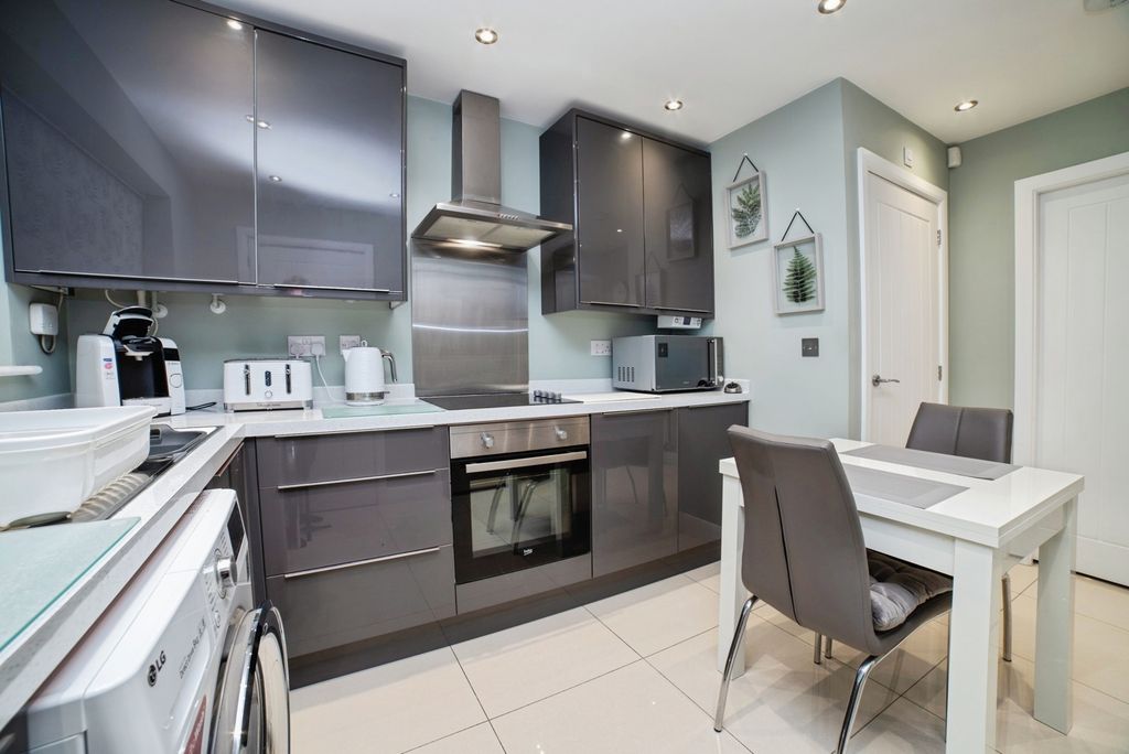 Property photo 3 of 19 Pbox-Img.Jpg