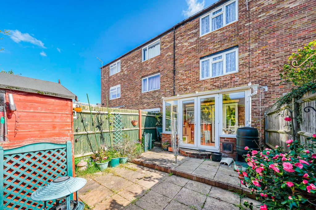 Property photo 2 of 25