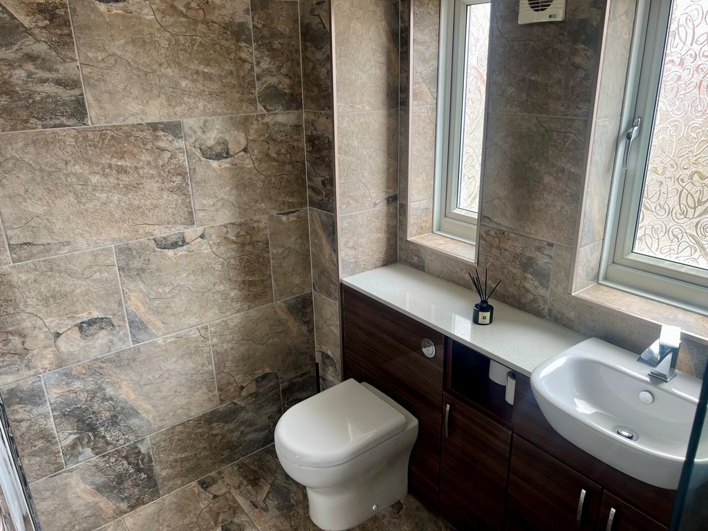 Property photo 3 of 4 Bathroom