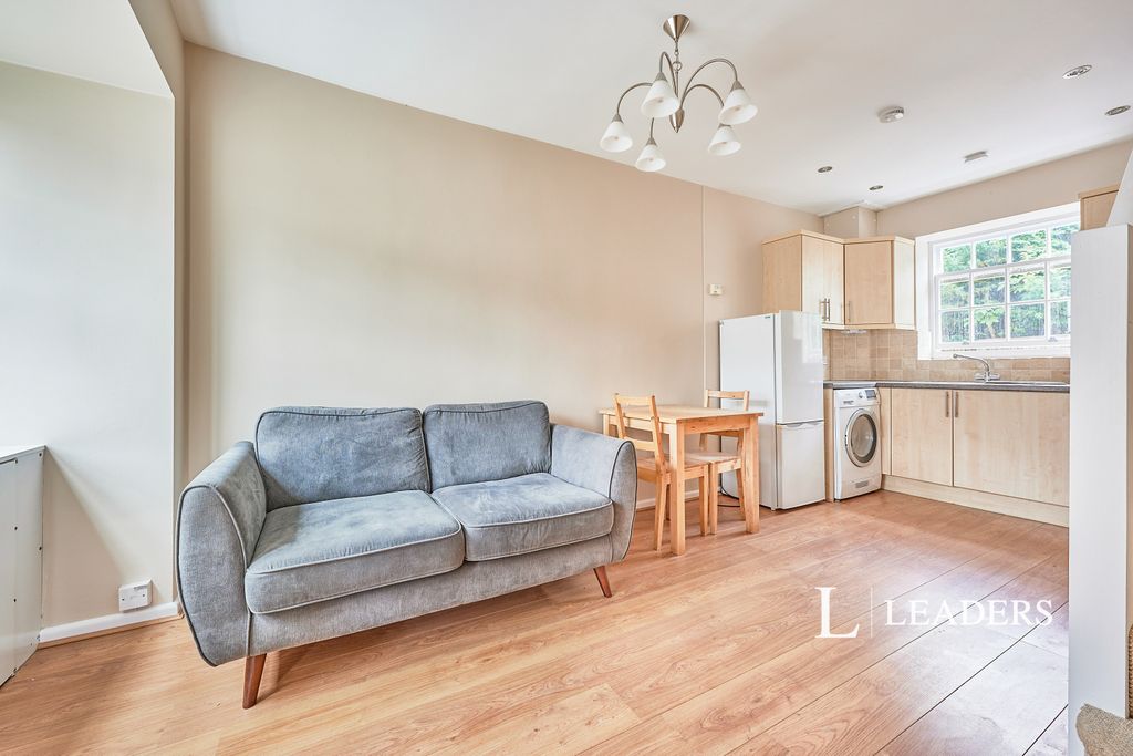 Property photo 2 of 10 4