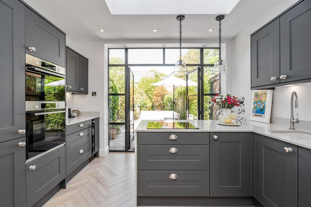 Property photo 2 of 19 102 Station Road_7.Jpg