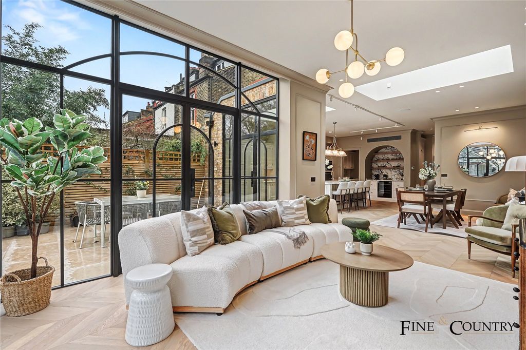 Property photo 2 of 33 Picture No. 07