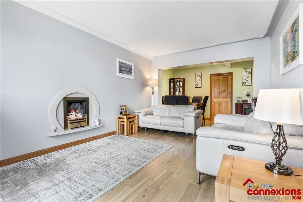 Property photo 3 of 29 Lounge (2)