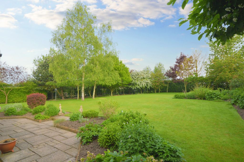 Property photo 3 of 41
