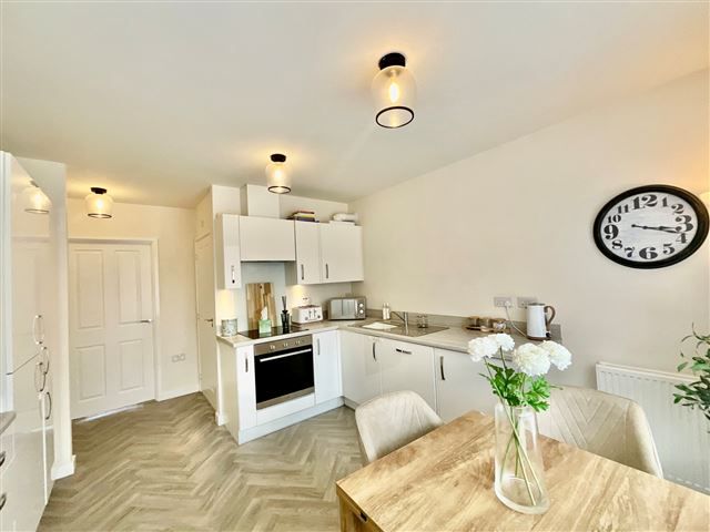 Property photo 3 of 18 Kitchen