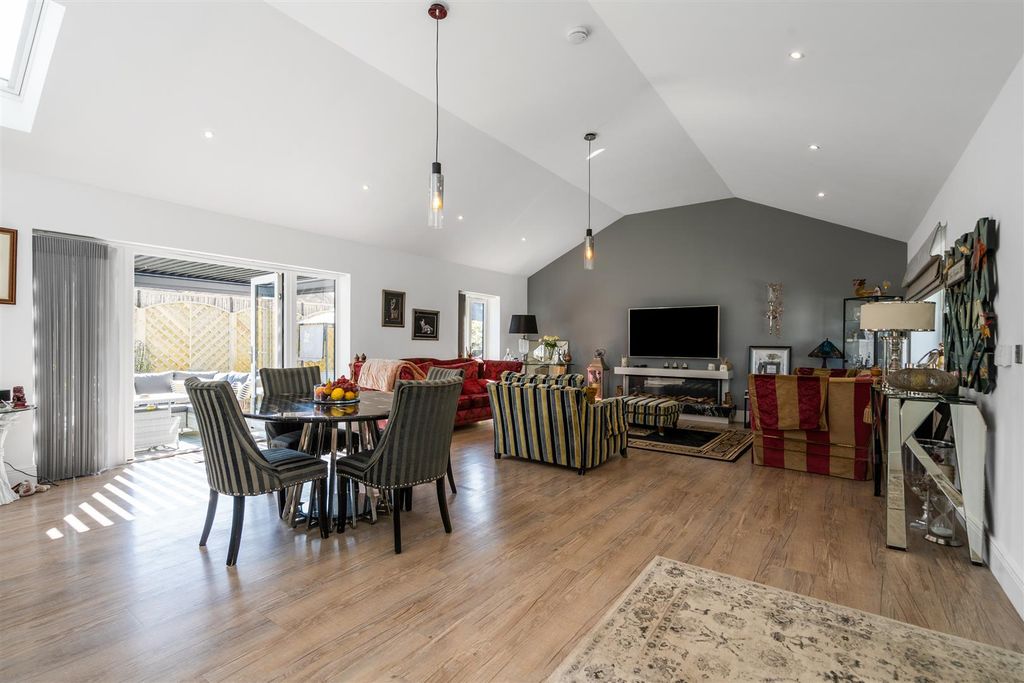 Property photo 3 of 19 Springbrook Lodge_4.Jpg