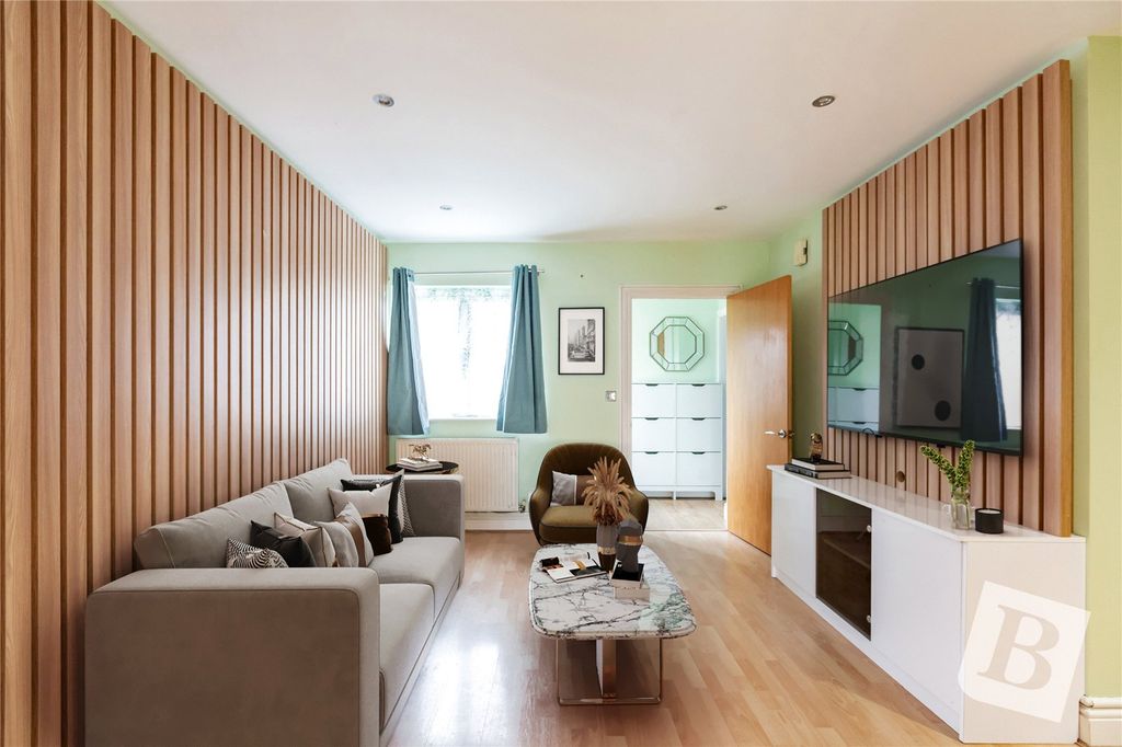 Property photo 2 of 18 Living Room