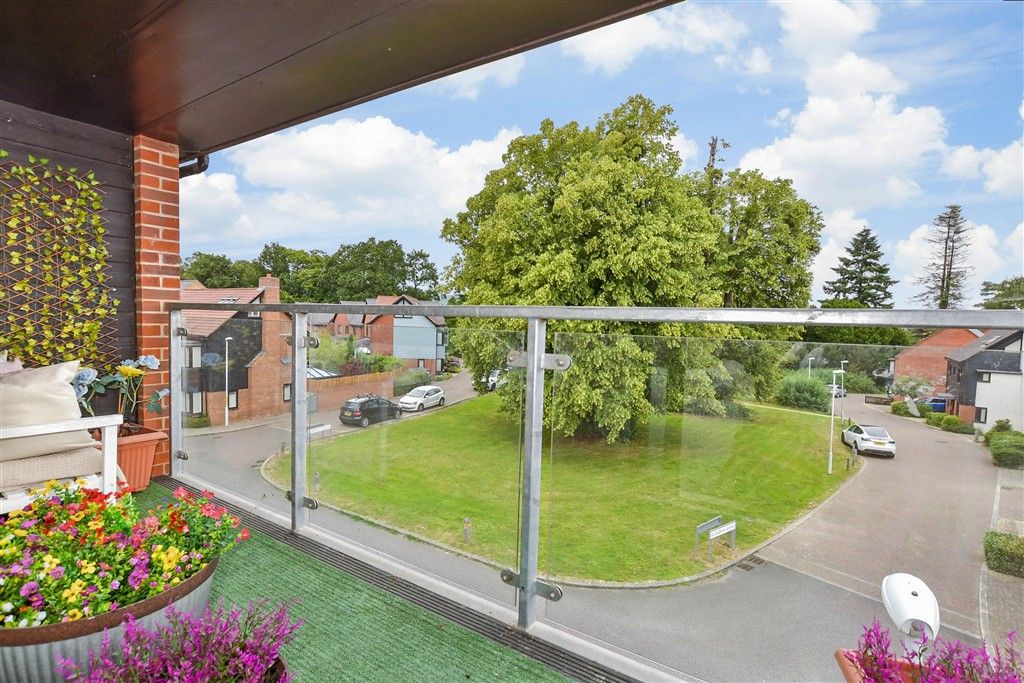 Property photo 2 of 11 Balcony / Terrace