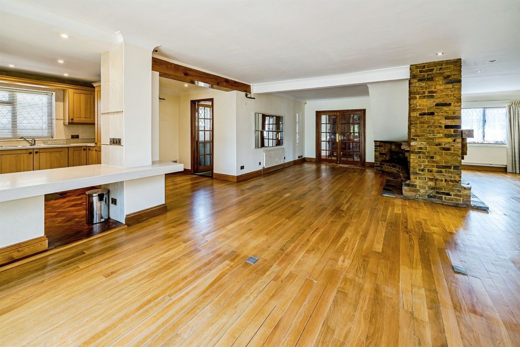 Property photo 3 of 22