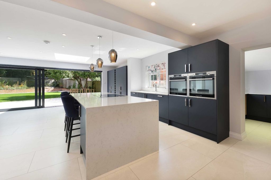 Property photo 2 of 25 Picture No. 16