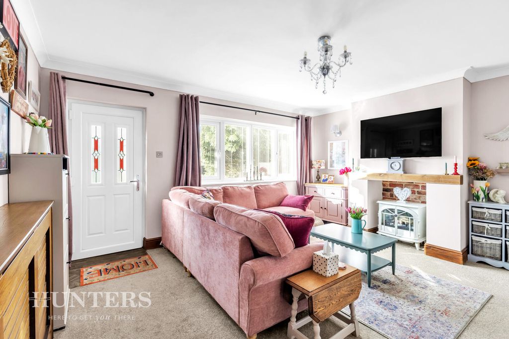 Property photo 3 of 21 Living Room