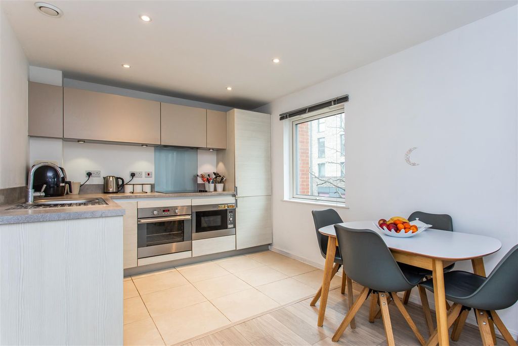 Property photo 3 of 13 Kitchen/Dining Space