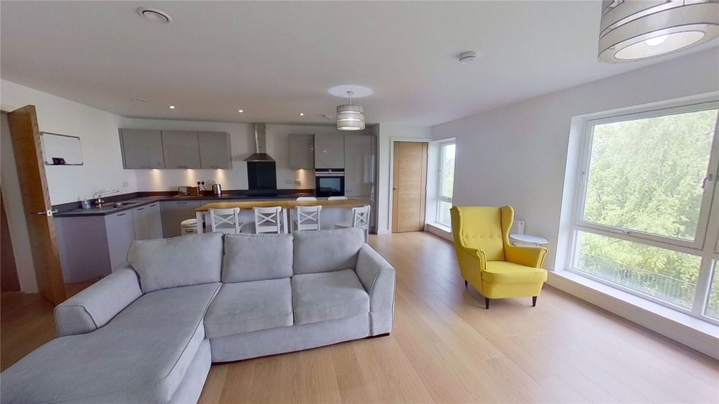 Property photo 1 of 15 Lounge
